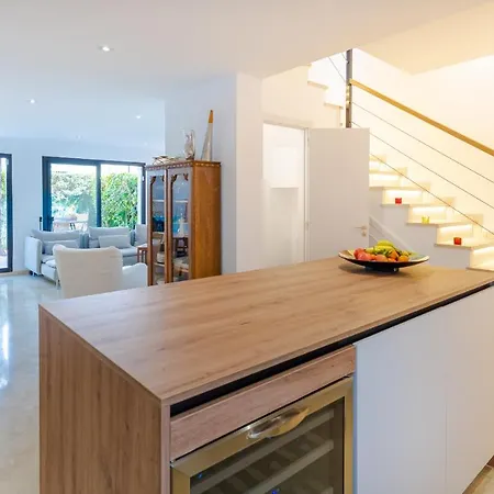 Fully Renovated Seaside Townhouse 200m From The San Pedro Beach With Gated Community *