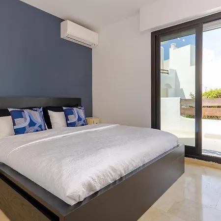 Fully Renovated Seaside Townhouse 200m From The San Pedro Beach With Gated Community Holiday home *
