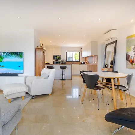 Fully Renovated Seaside Townhouse 200m From The San Pedro Beach With Gated Community Holiday home